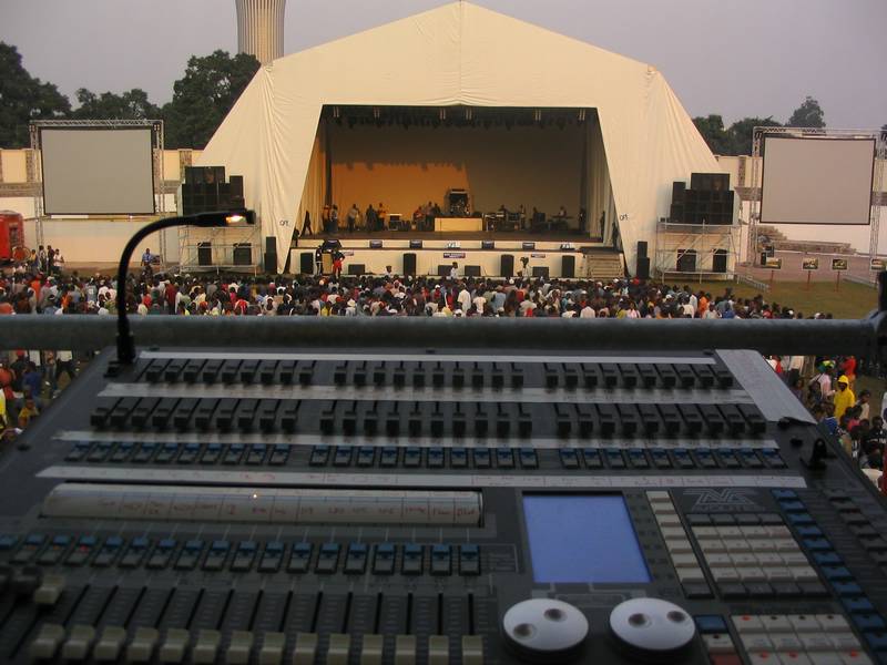 Saker och ting börjar ta form...
<br />Observera PA-Stackningen...