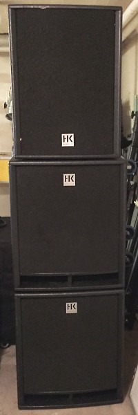 En stapel högtalare