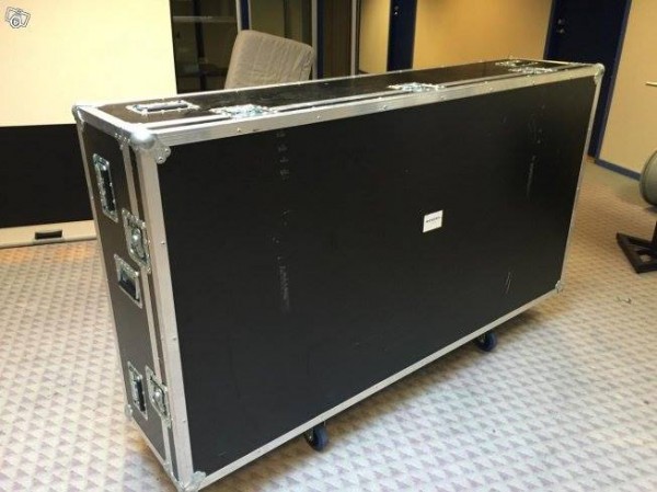 Roadcase.jpg