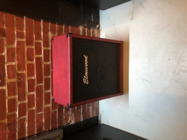 Elmwood gitarrhögtalare. Prisidé: 1500 kr