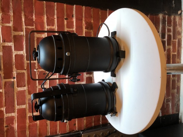 13 st par 64. Prisidé: 80 kr stycket, 800 för alla. Finns även 4 i silver