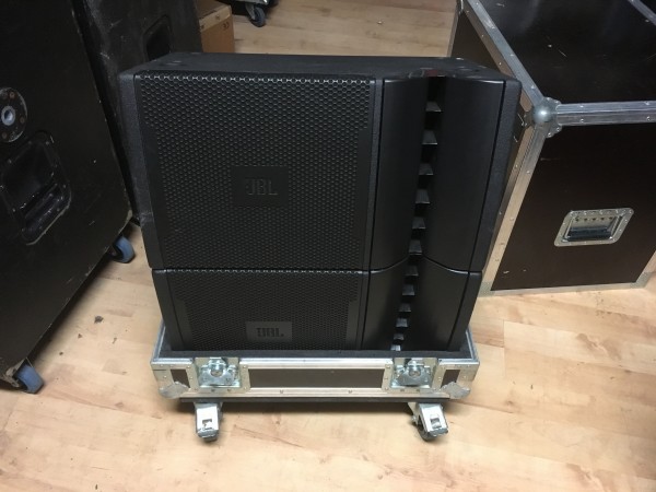 4st JBL VRX932LA-1 inkl 2st Thoncase, bra skick 40000kr /allt.