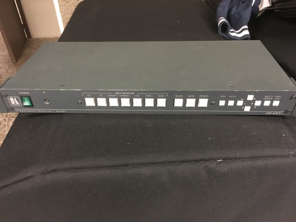 Kramer VP437XL, en knapp trasig, annars ok. 400kr /st.